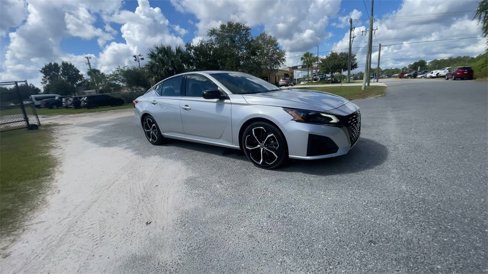Used 2024 Nissan Altima 2.5 SR image 2