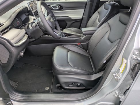 New 2025 Jeep Compass Limited image 11