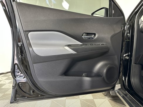 Used 2023 Nissan Kicks SR w/ SR Premium Package image 21