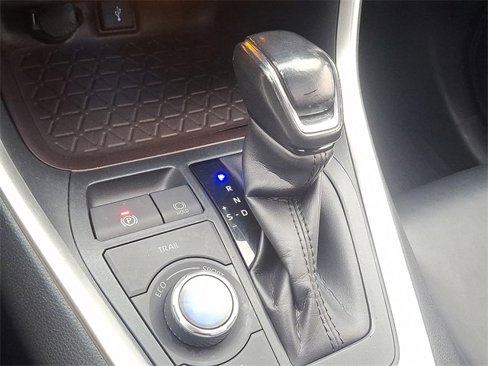 Used 2020 Toyota RAV4 Limited image 15