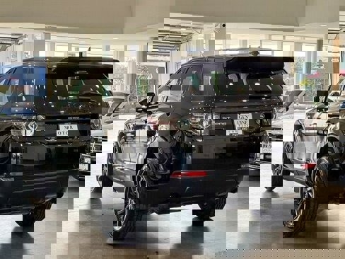 Used 2016 Land Rover Discovery Sport SE image 4