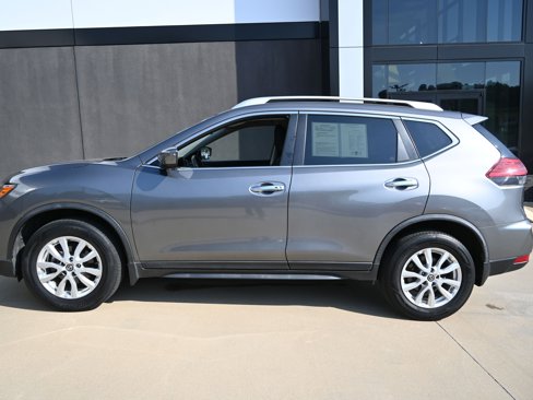 Used 2017 Nissan Rogue SV image 8