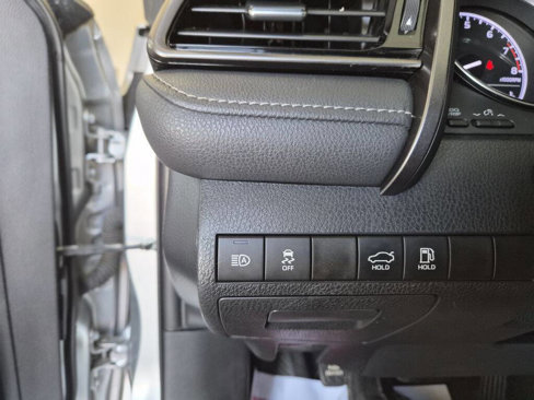 Used 2020 Toyota Camry SE image 17