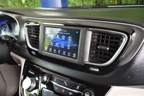 Used 2020 Chrysler Pacifica Touring-L image 24