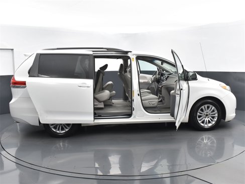 Used 2014 Toyota Sienna image 29