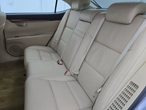 Used 2015 Lexus ES 300h image 13