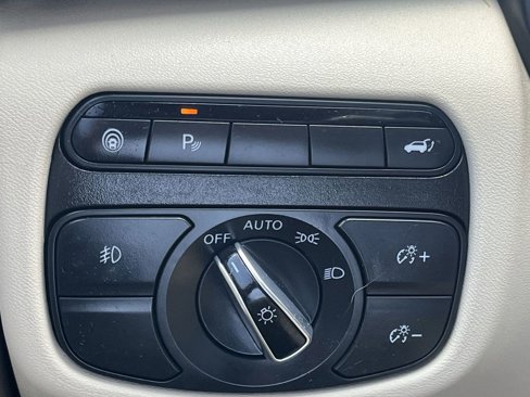 Used 2019 INFINITI QX50 Essential w/ Sensory Package image 23