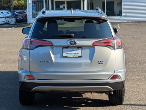 Used 2018 Toyota RAV4 XLE image 4