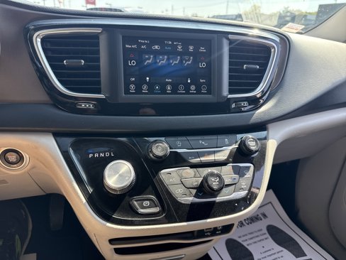 Used 2018 Chrysler Pacifica Touring Plus w/ Tire & Wheel Group image 13