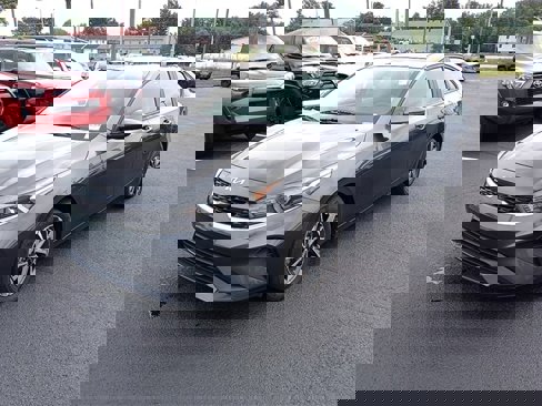 Used 2022 Kia Forte LXS w/ LXS Technology Package image 3