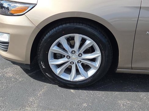 Used 2019 Chevrolet Malibu Hybrid w/ Leather Package image 2