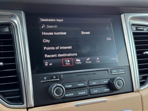 Used 2018 Porsche Macan image 30