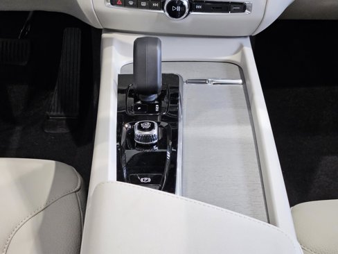 New 2026 Volvo V60 B5 Cross Country Plus w/ Protection Package Premier image 19