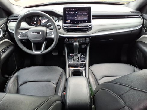 Used 2024 Jeep Compass Limited image 8