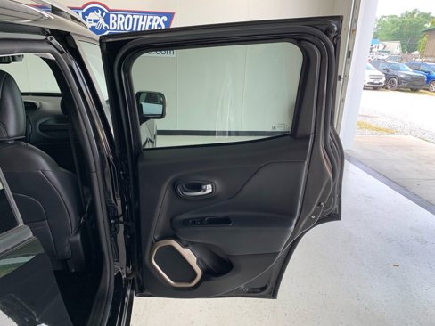 Used 2017 Jeep Renegade Limited image 24