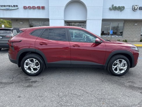 Used 2025 Chevrolet Trax LS w/ LS Convenience Package image 8