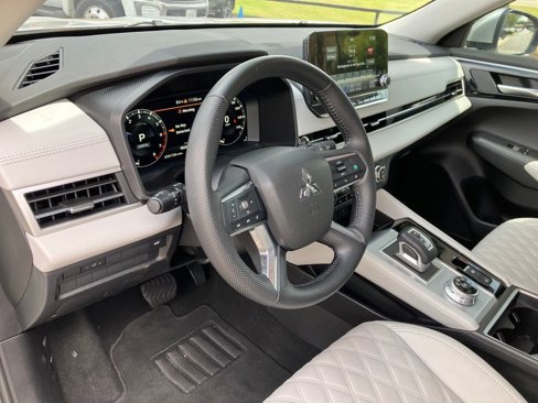 Used 2023 Mitsubishi Outlander SEL image 16
