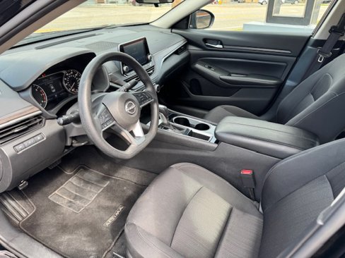 Used 2024 Nissan Altima 2.5 SV image 9