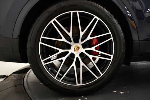 Certified 2024 Porsche Cayenne S image 18
