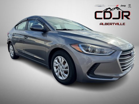 Used 2018 Hyundai Elantra SE image 1