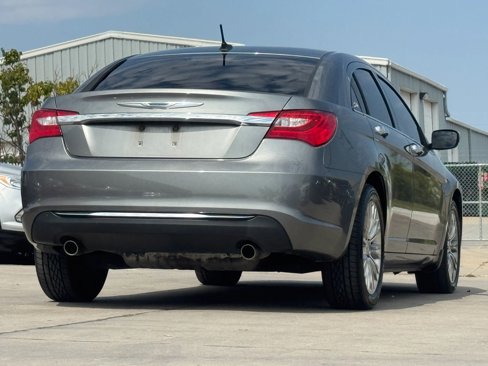 Used 2011 Chrysler 200 Limited image 8