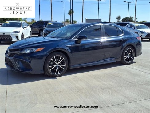 Used 2018 Toyota Camry SE image 1