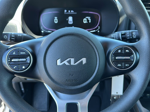 Used 2023 Kia Soul LX w/ LX Technology Package image 13