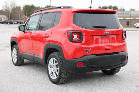 Used 2023 Jeep Renegade Latitude w/ Premium Group image 3