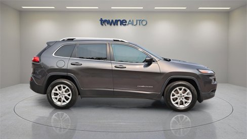 Used 2016 Jeep Cherokee Latitude w/ Cold Weather Group image 7