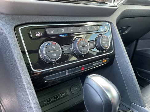 Used 2020 Volkswagen Atlas Cross Sport SEL Premium image 21