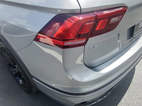 Used 2024 Volkswagen Tiguan SE R-Line image 9