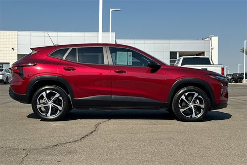 Used 2024 Chevrolet Trax RS w/ Sunroof Package image 3