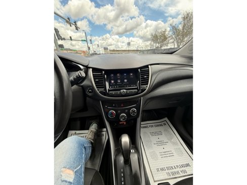 Used 2020 Chevrolet Trax LT w/ LT Convenience Package image 18