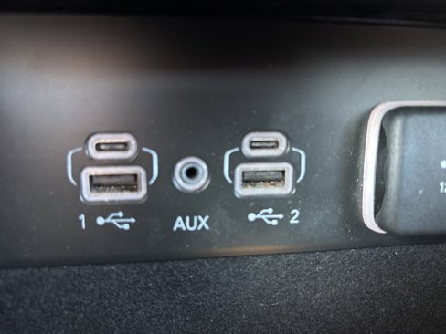 Used 2023 Jeep Grand Cherokee L Laredo image 9