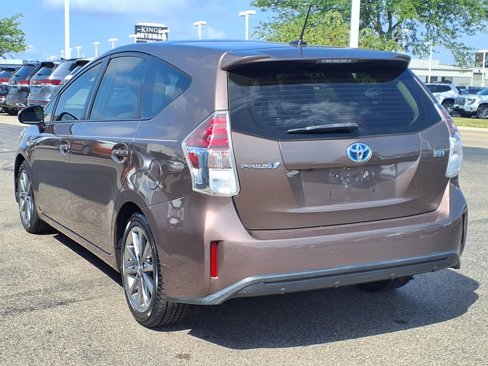 Used 2017 Toyota Prius V Five image 4
