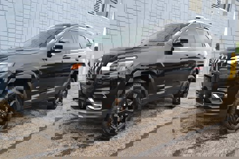 Used 2019 Jeep Cherokee Limited w/ Luxury Group image 1