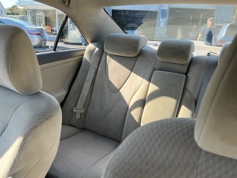 Used 2010 Toyota Camry LE image 7