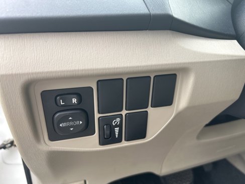 Used 2014 Toyota Prius Four image 15