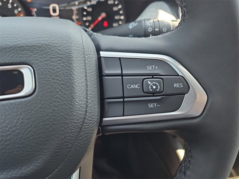 New 2025 Jeep Compass Latitude image 25