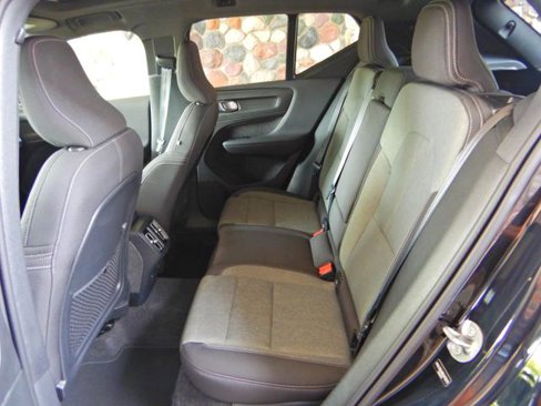 Used 2025 Volvo XC40 B5 Core image 13