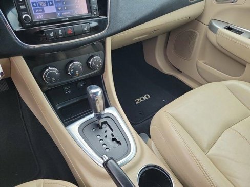 Used 2013 Chrysler 200 Limited image 19