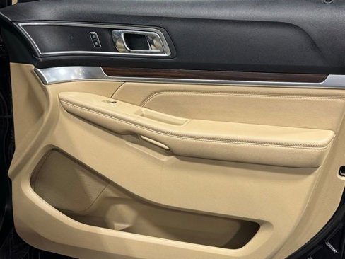 Used 2017 Ford Explorer Limited image 33