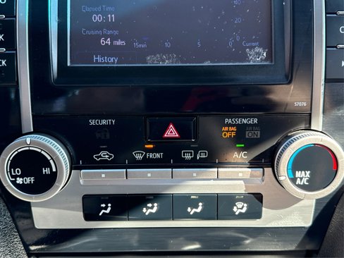 Used 2014 Toyota Camry L image 29