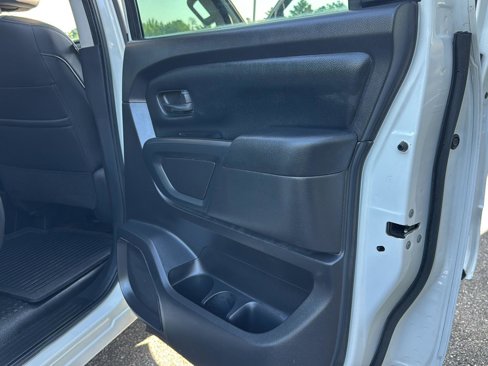 Used 2017 Nissan Titan S image 13