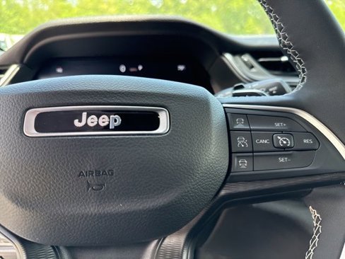 Used 2023 Jeep Grand Cherokee L Altitude image 38