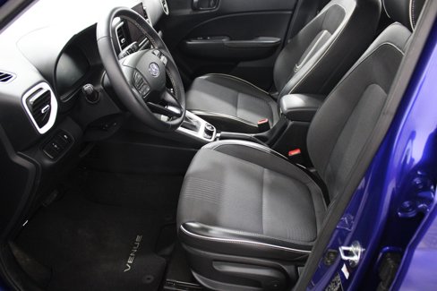 Used 2023 Hyundai Venue Limited image 5