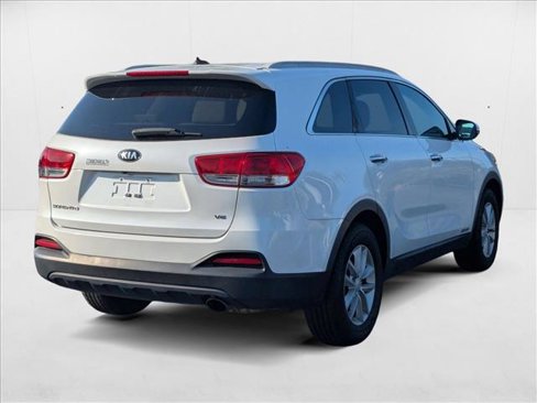 Used 2017 Kia Sorento LX image 19
