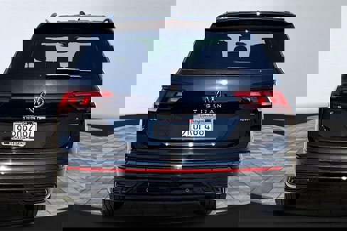 Used 2024 Volkswagen Tiguan SE R-Line image 4