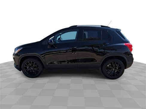 Certified 2022 Chevrolet Trax LT w/ Midnight Edition image 5