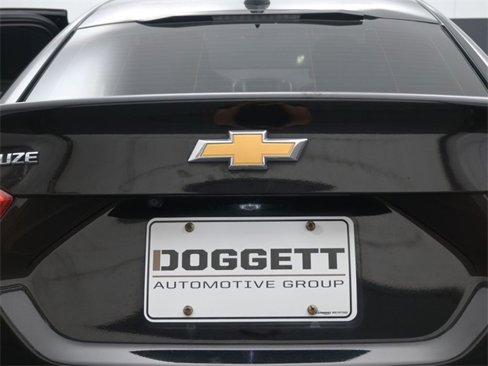 Used 2017 Chevrolet Cruze LT image 14